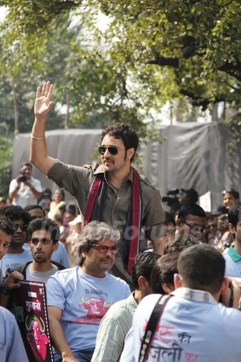 Imran Khan flags off the India’s first RedBull Soapbox Race 2012 in Mumbai