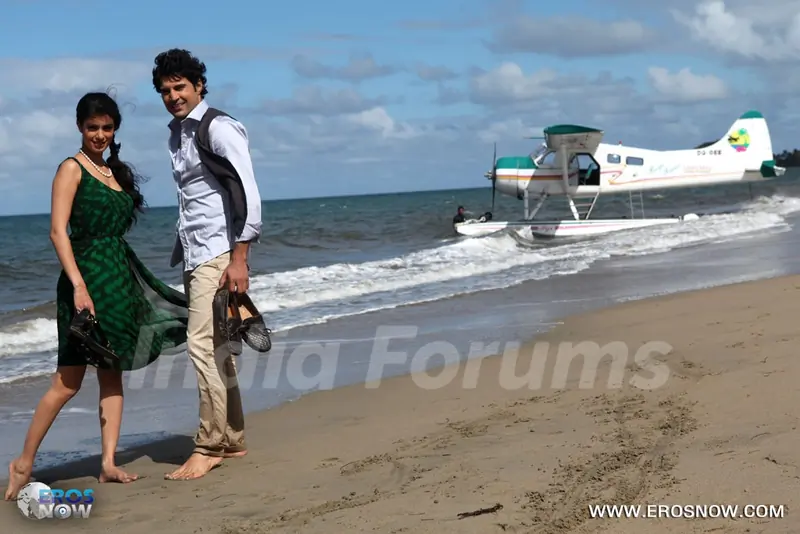 A still of Tena Desae with Rajeev Khandelwal from the movie Table No. 21