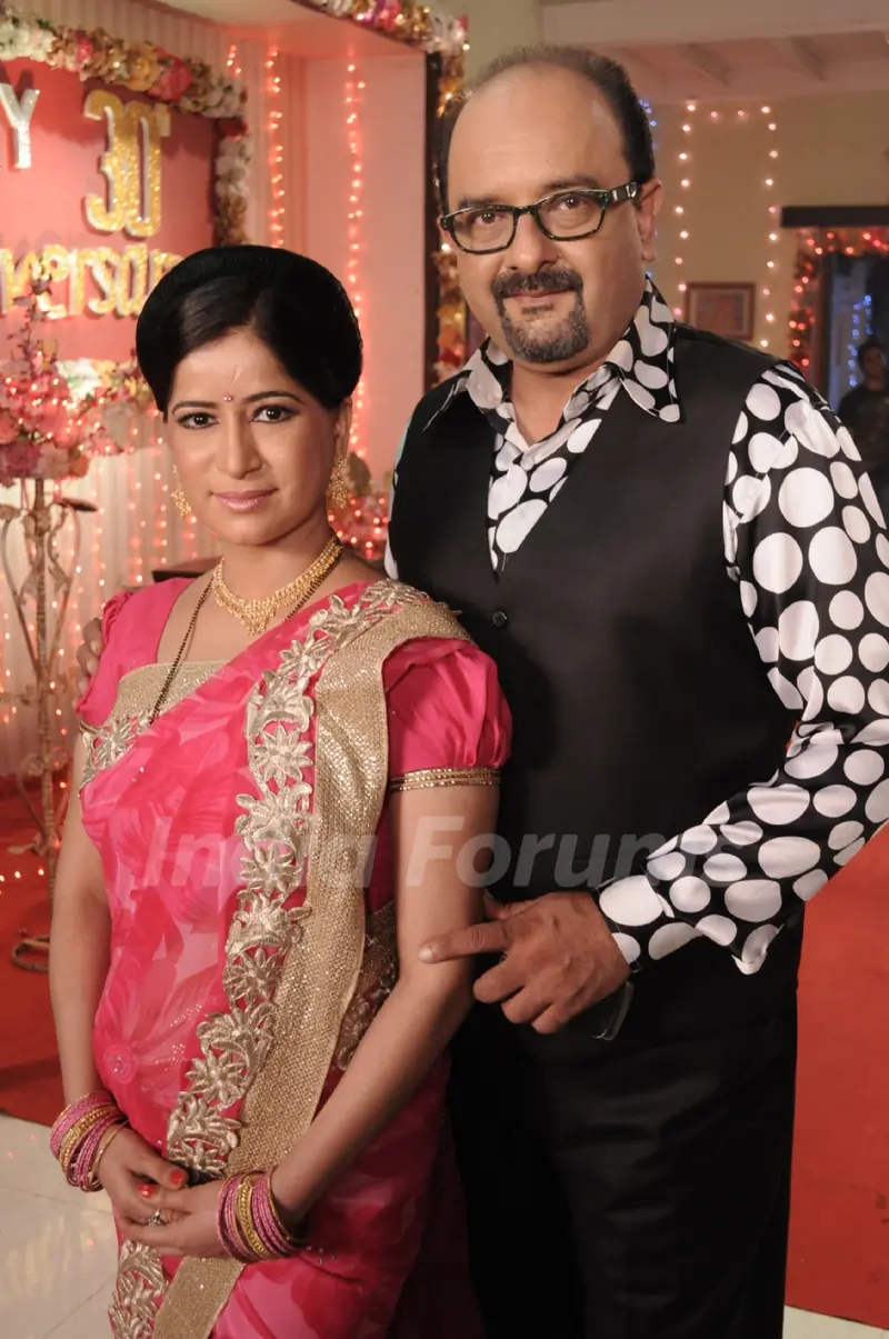 Amit Singh Thakur as Satyendra Dubey and Geeta Tyagi as Shobha Satyendra Dubey in Punar Vivah