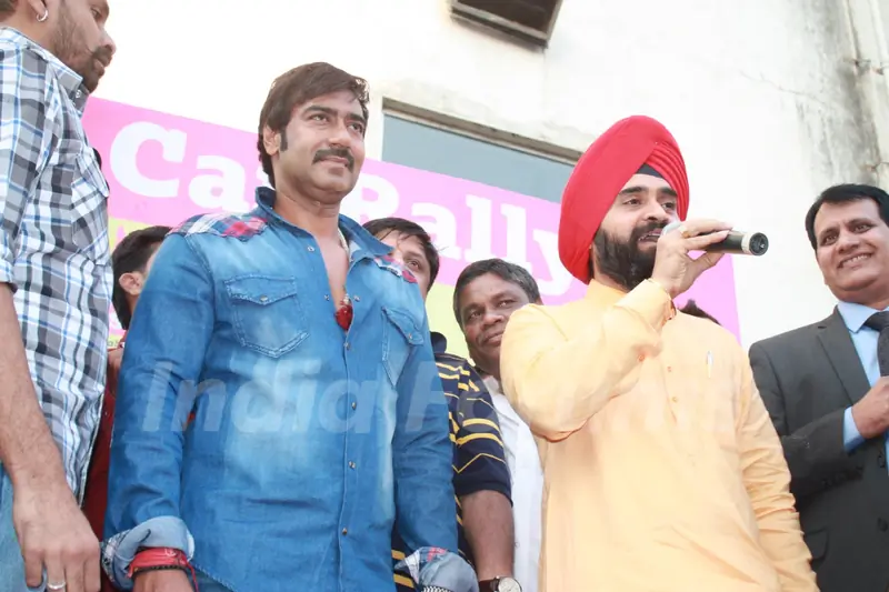 Ajay Devgan flag-off Mulund Vintage car rally