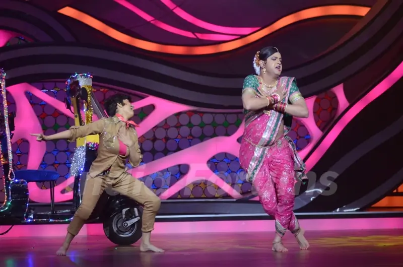 Rahul Mahajan with Dimpy Mahajan performing on the sets of Nach Baliye 5