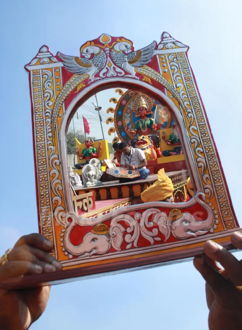 The Karnataka tableaux view in a Kinnal craft mirror at the press preview of tableaux participating in Republic Day Parade. (Photo: Amlan Paliwal/IANS)