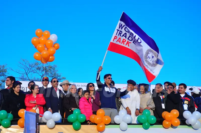 Akshay Kumar flags off Ambuja Jaipur Marathon