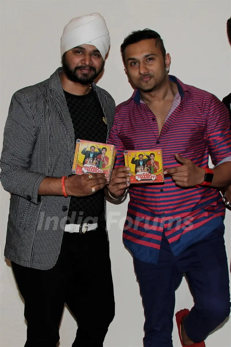 Ramji Gulati and Yo Yo Honey Singh Mashup Performance sets the Stage on Fire