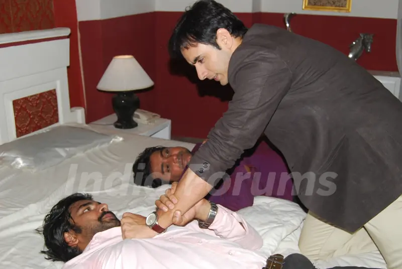 Waseem Mushtaq as Tej Malik in Amrit Manthan