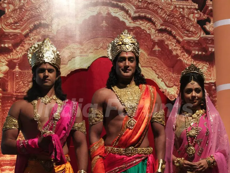 Neil Bhatt as Lakshman