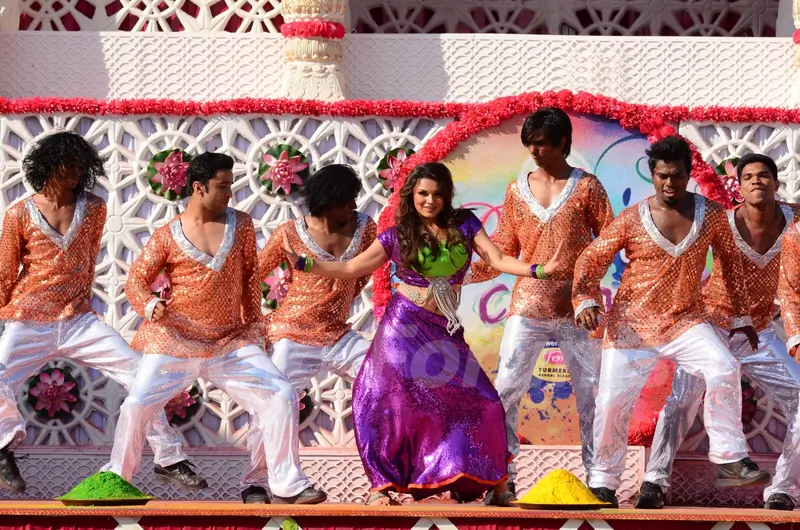Aashka Goradia at Holi Ka Jashan, Rang De Colors Ke Sang