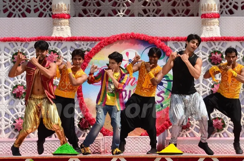 Holi Ka Jashan, Rang De Colors Ke Sang
