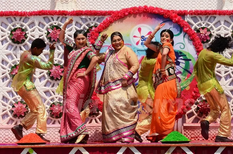 Holi Ka Jashan, Rang De Colors Ke Sang