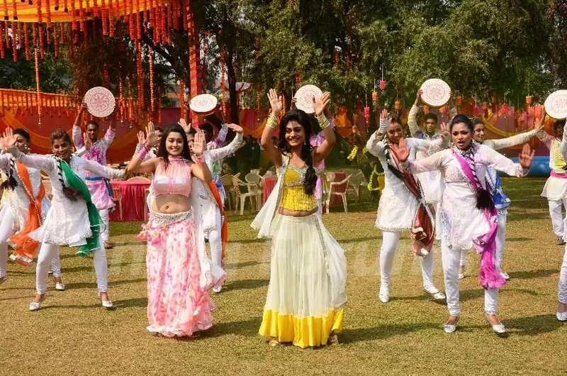 Holi Ka Jashan, Rang De Colors Ke Sang
