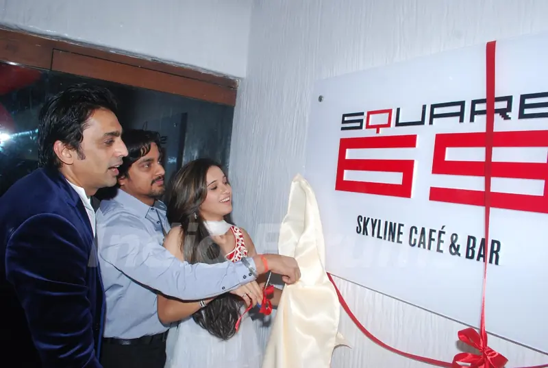 Anuj Saxena unviling the logo of new cafe lounge Square 69 on Saturday