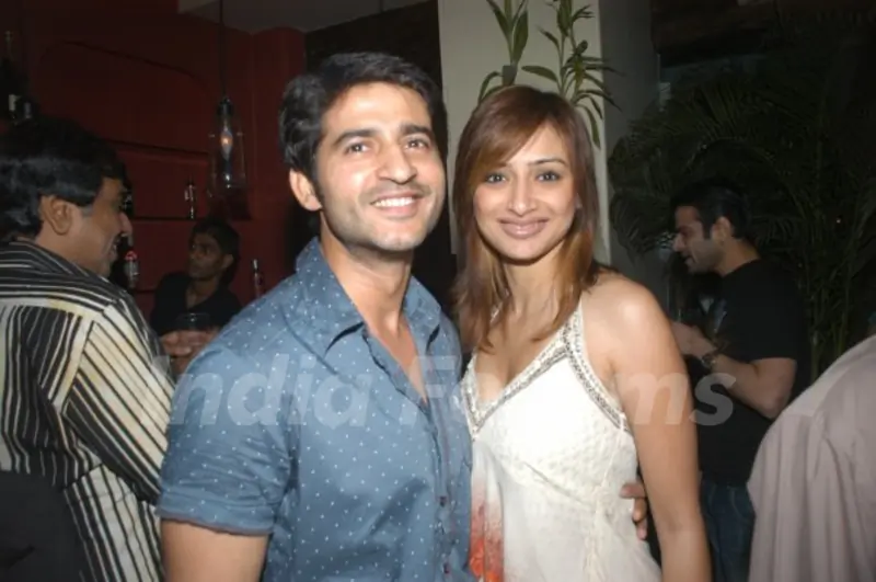Hiten Tejwani and Gauri Pradhan Tejwani in Vickey Tejwani's bash