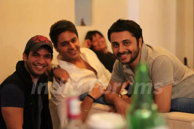 Arjun Bijlani with friends