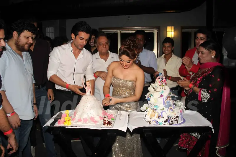 Mahhi Vij with Jay Bhanushali cutting the cake at Mahhi Vij's Birthday Celebration