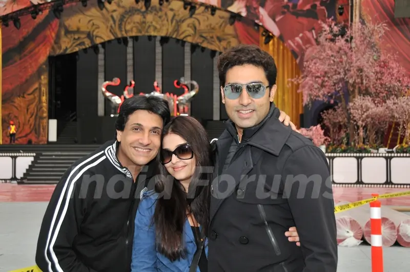 Abhishek Bachchan with wife Aishwarya Rai Bachchan and Manish Malhotra arrive in Vancouver for TOIFA