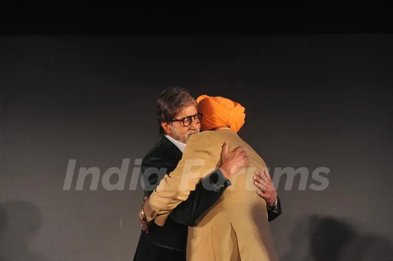 Big B & Kapil Dev unveil Siddhu's 'Sherry on Topp'