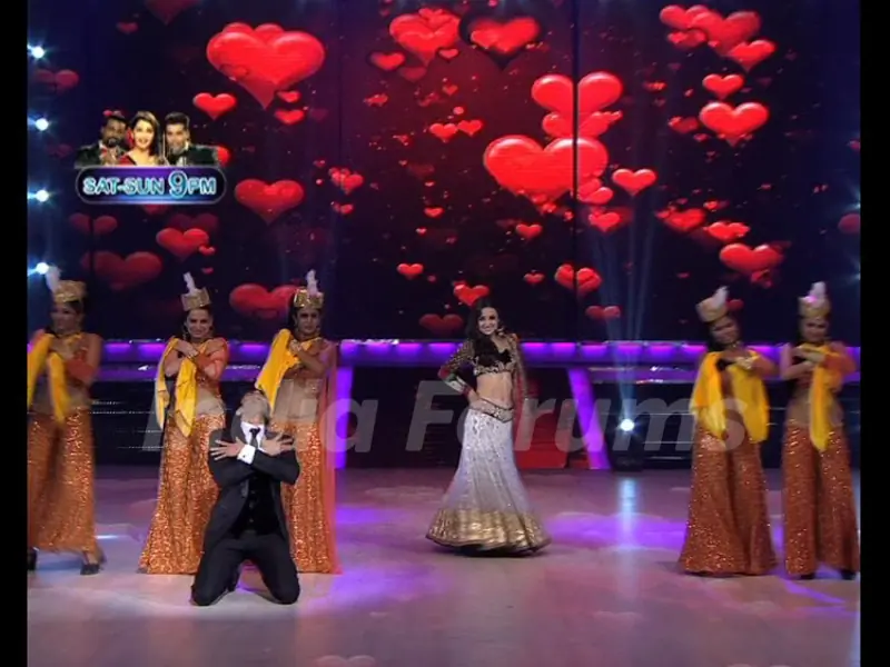 Sanaya Irani and Manish Paul on the sets of Jhalak Dikhhla Jaa