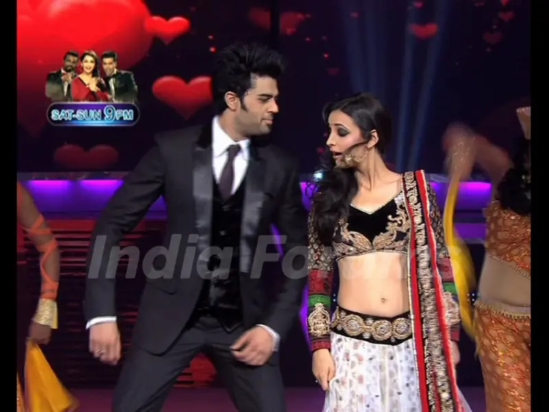Sanaya Irani and Manish Paul on the sets of Jhalak Dikhhla Jaa