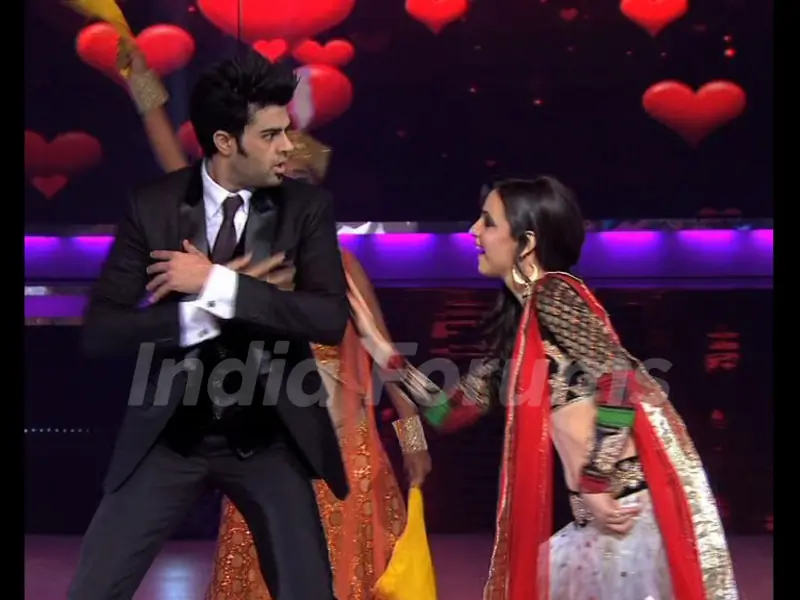 Sanaya Irani and Manish Paul on the sets of Jhalak Dikhhla Jaa