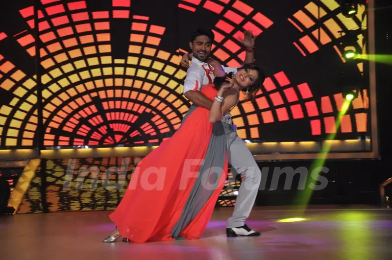 Drashti Dhami and Salman Yusuff Khan at 'Jhalak Dikhla Jaa' Season 6 Press Conference