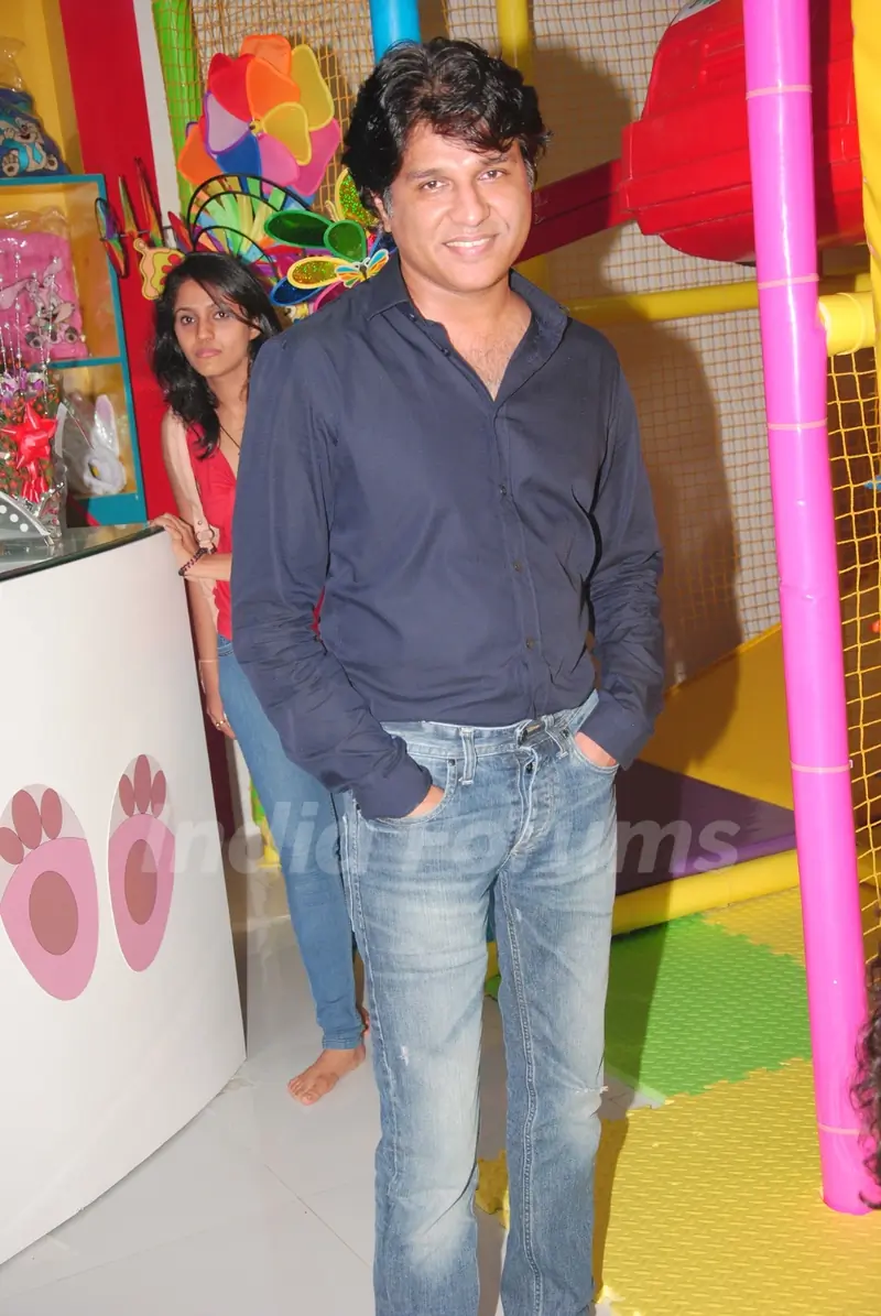 Suhana Sinha and Amit Tandon’s “Play Around” opening was a rocking affair
