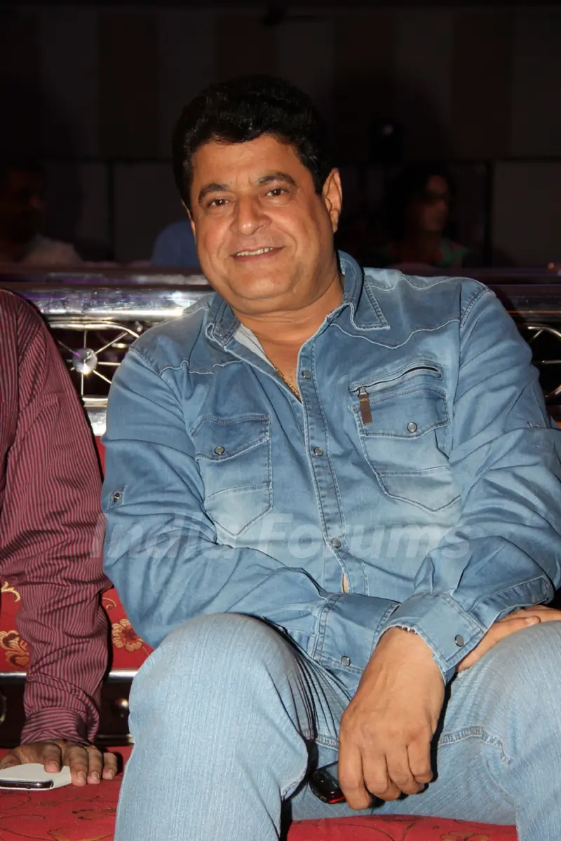 Kader Khan presented with Sahitya Shiromanee Award