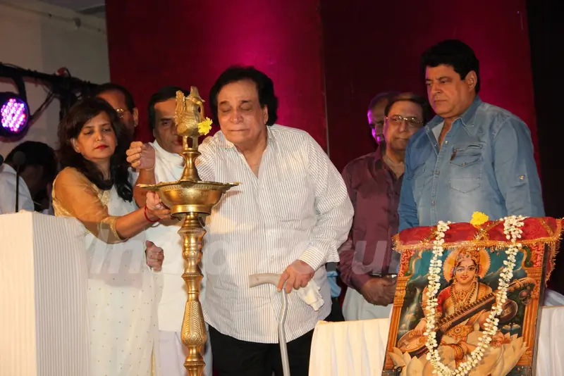 Kader Khan presented with Sahitya Shiromanee Award