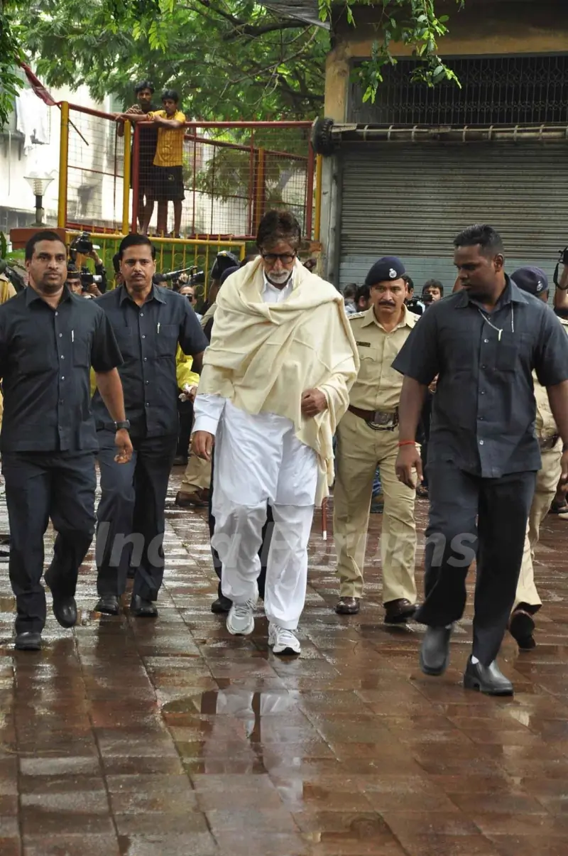 Bollywood legend Pran's final journey