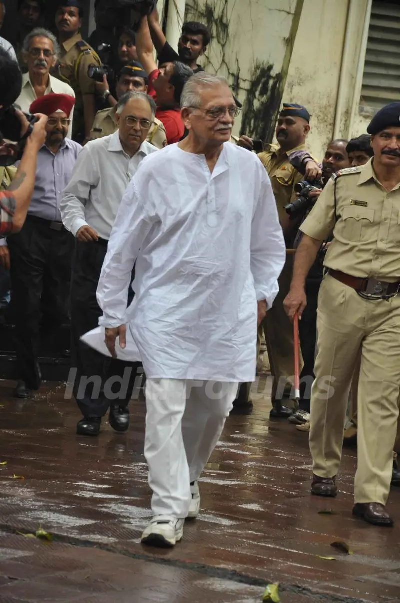 Bollywood legend Pran's final journey