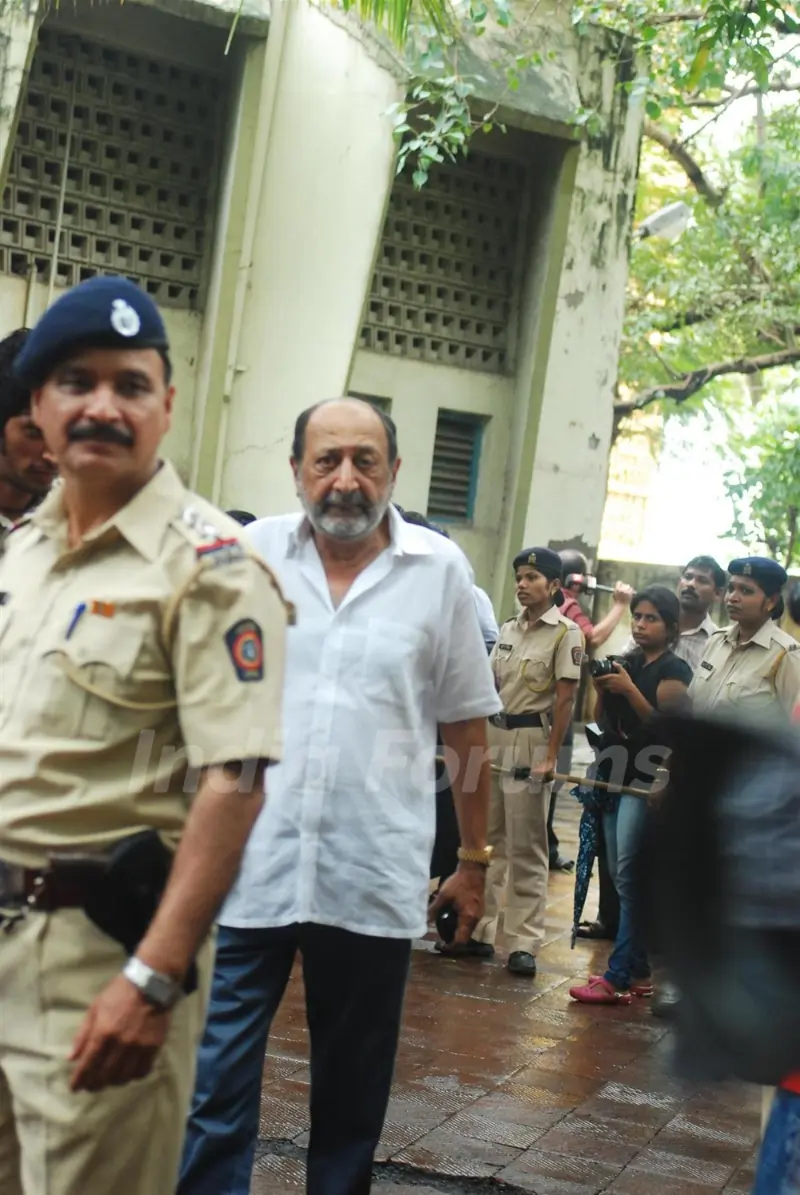 Tinu Anand at Bollywood Legendary villain Actor Pran’s cremation