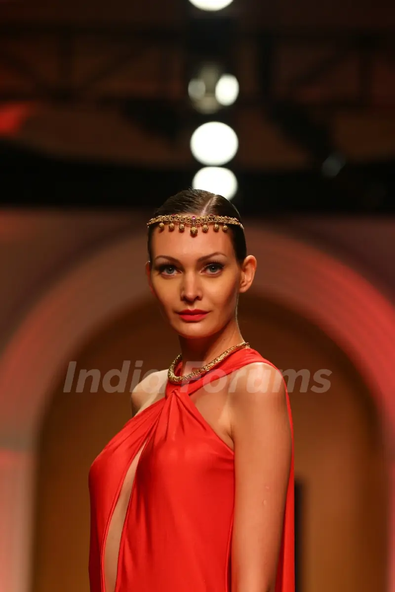 Alia Bhatt at The AZVA show