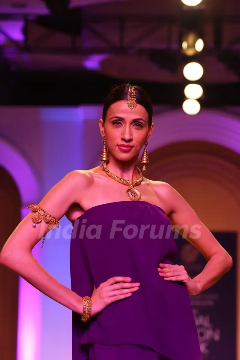 Alia Bhatt at The AZVA show