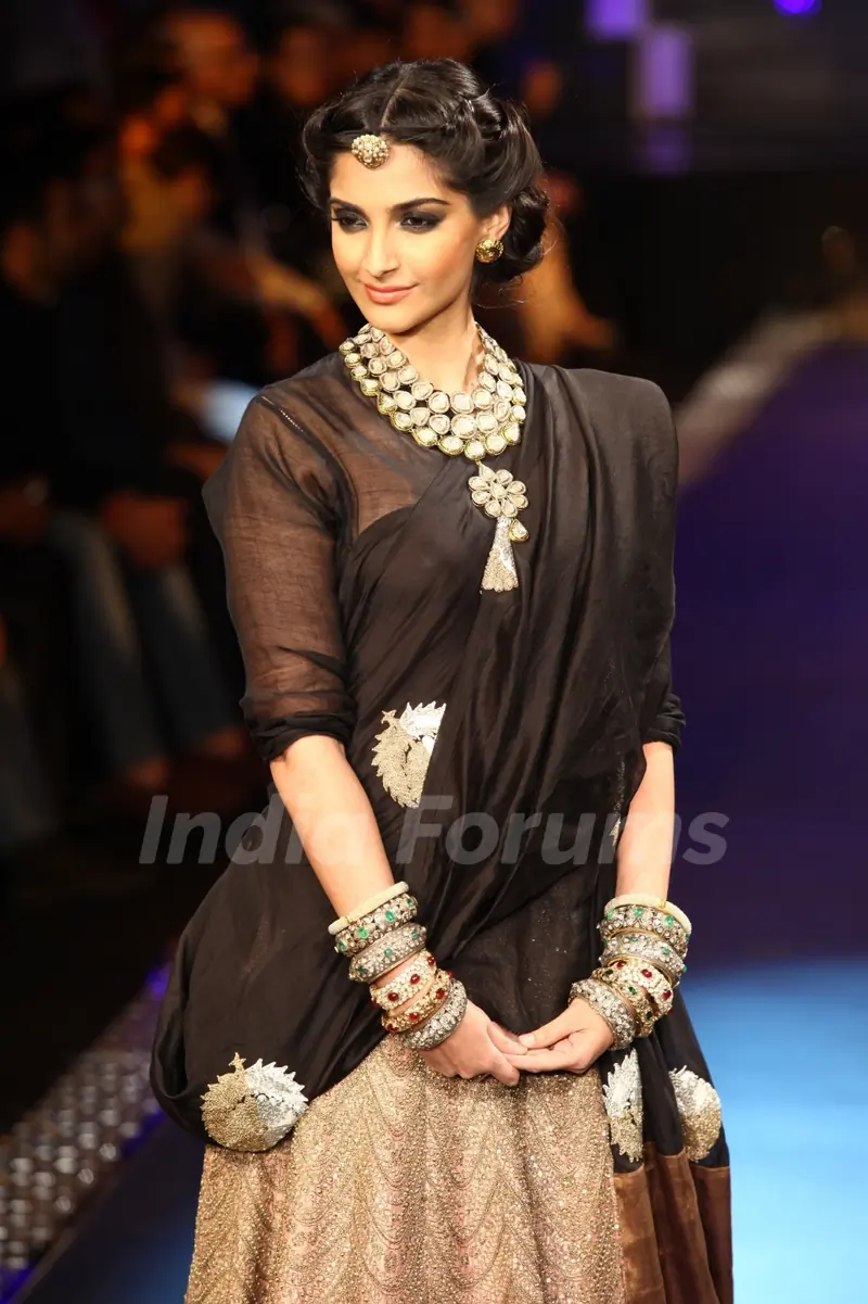 Sonam Kapoor walking the finale at India International Jewellery Week