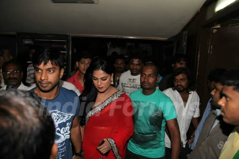 Veena Malik Silk Sakkath running housefull