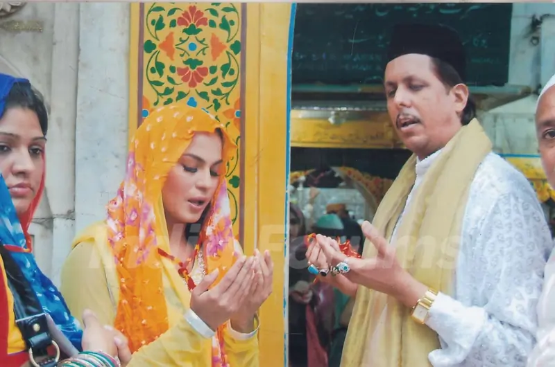 Veena Malik at Ajmer Sharif Shrine