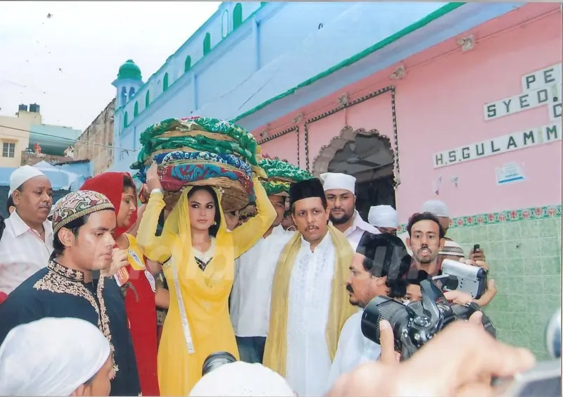 Veena Malik at Ajmer Sharif Shrine