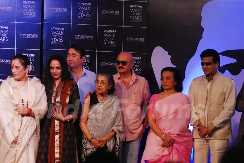 some renouned yesteryear actors were present at the Unveiling of the Statue of Rajesh Khanna