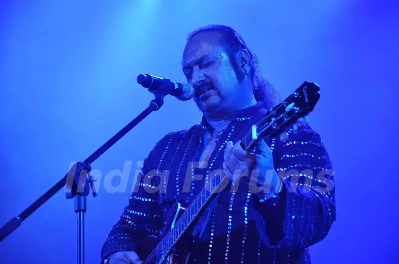 Leslie Lewis performs at 2nd edition of IIMUN