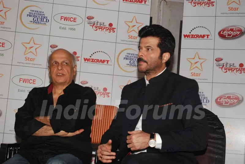 Mahesh Bhatt and Anil Kapoor make their views at the donation drive