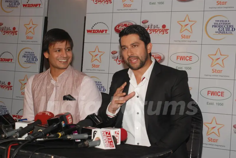 Vivek Oberai and Aftab Shivdasani speaking about the donation drive
