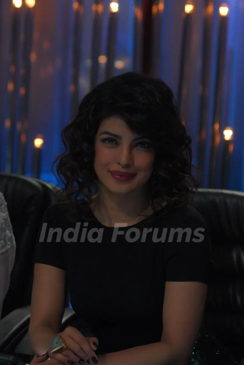 Priyanka Chopra comes for Zanjeer's Promotion at Jhalak Dikhhla Jaa