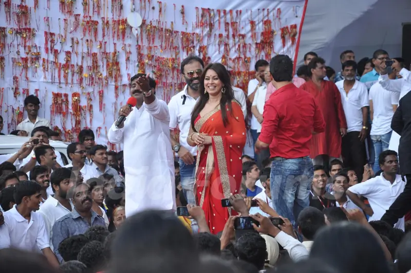 Mahima Chaudhry at the Dahi Handi celebrations