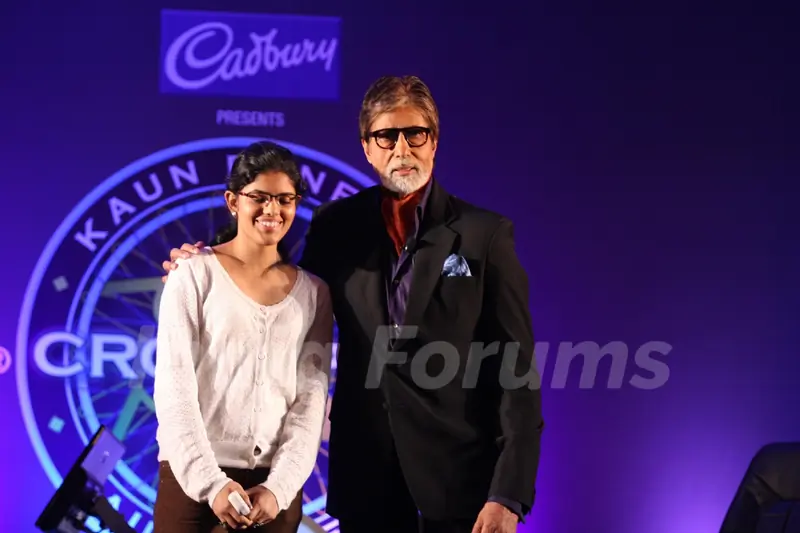 Amitabh Bachchan along with a contestant at the Kaun Banega Crorepati-Press Conference