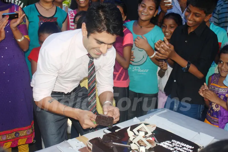 Birthday celebration for Eijaz Khan on the sets of Zee TV's Punar Vivah