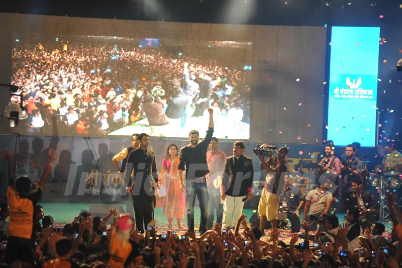 Kapil Sharma introduces Aditya Roy Chopra at the Dahi Handi