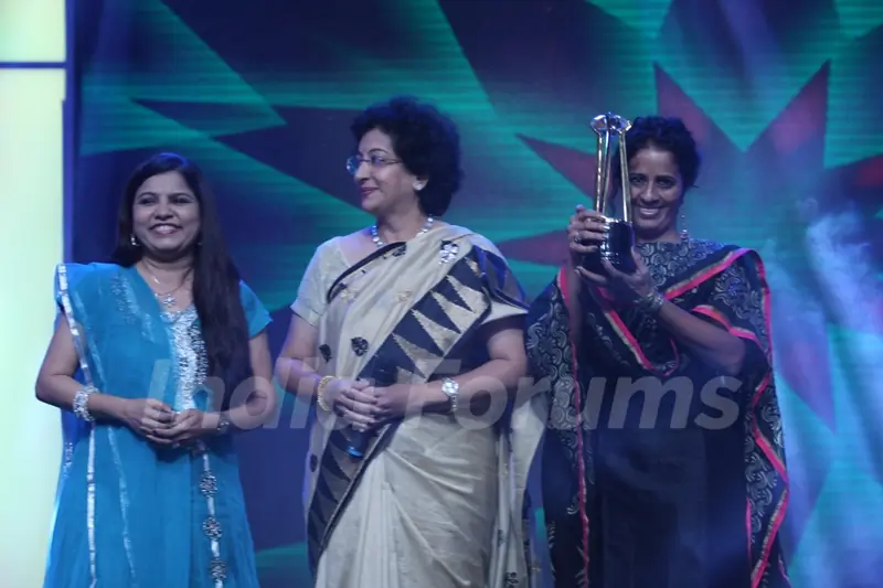Sadna Sargam, Padmaja Pehnani & Hamsika Iyer, winner of Big Entertaining Singer of the Year