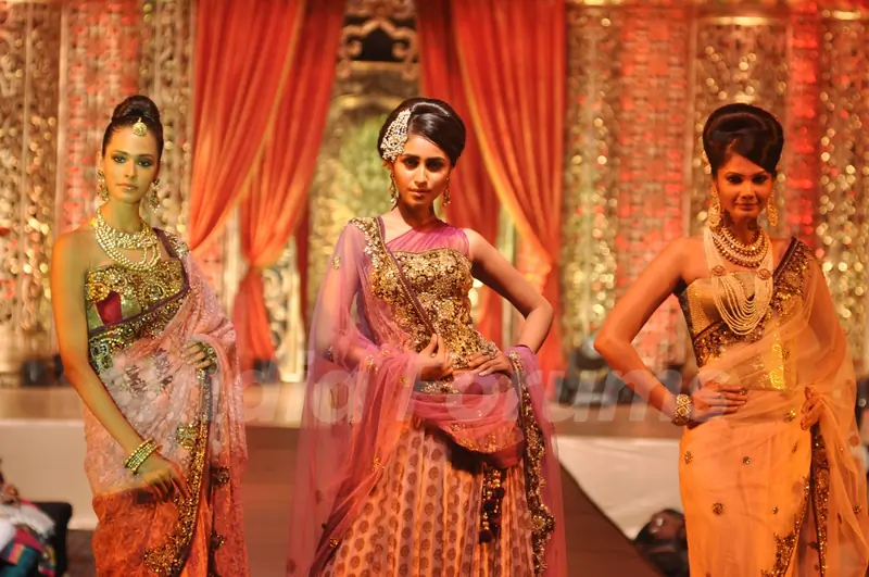 Vikram Phadnis Showcases His Bridal Couture