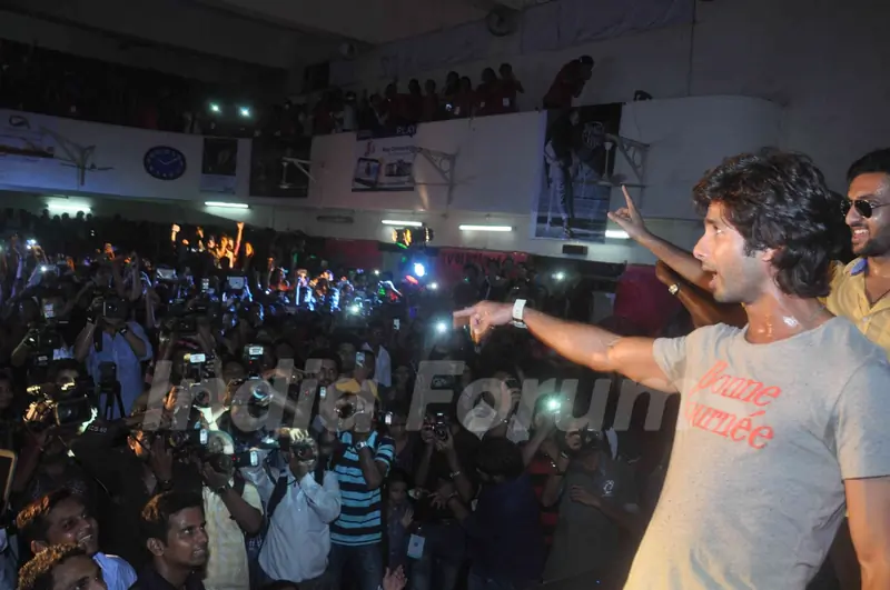 Shahid Kapoor performs at Enigma 2013