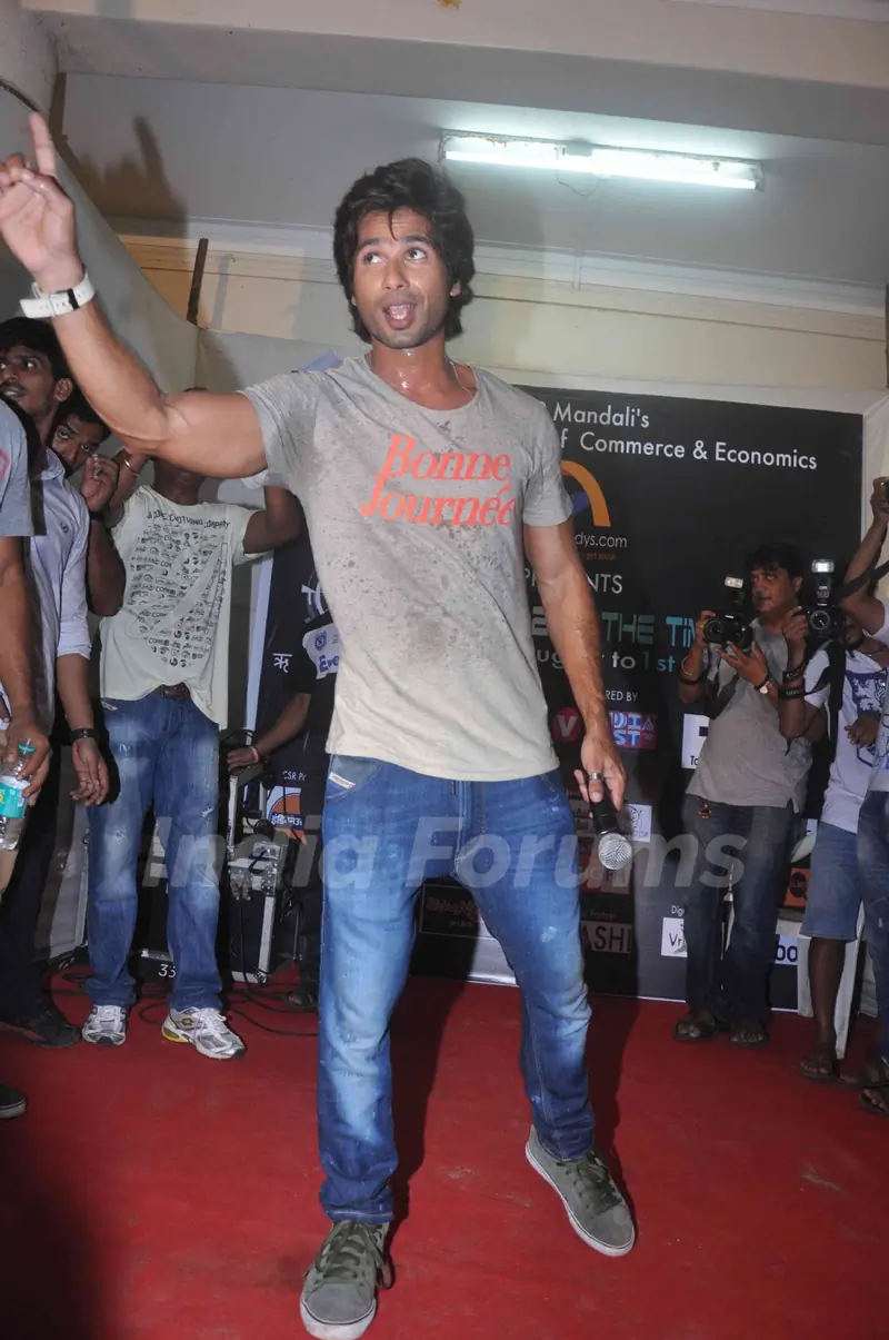 Shahid Kapoor performs at Enigma 2013