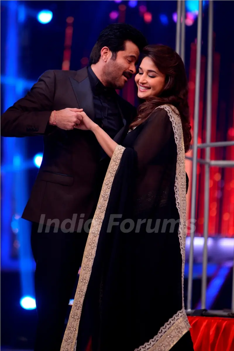 Anil Kapoor and Madhuri Dixit perform on Jhalak Dikhla Jaa